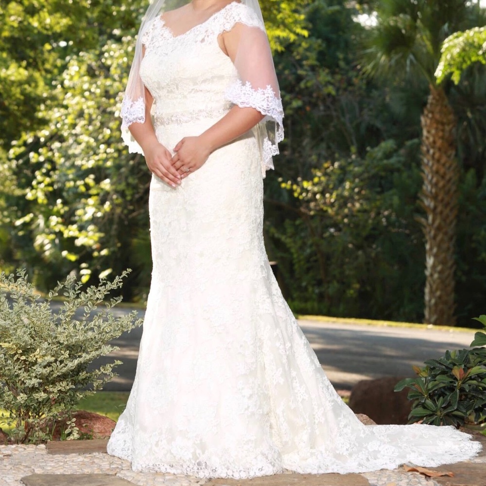 Allure Bridal Wedding Style #9000 size 14